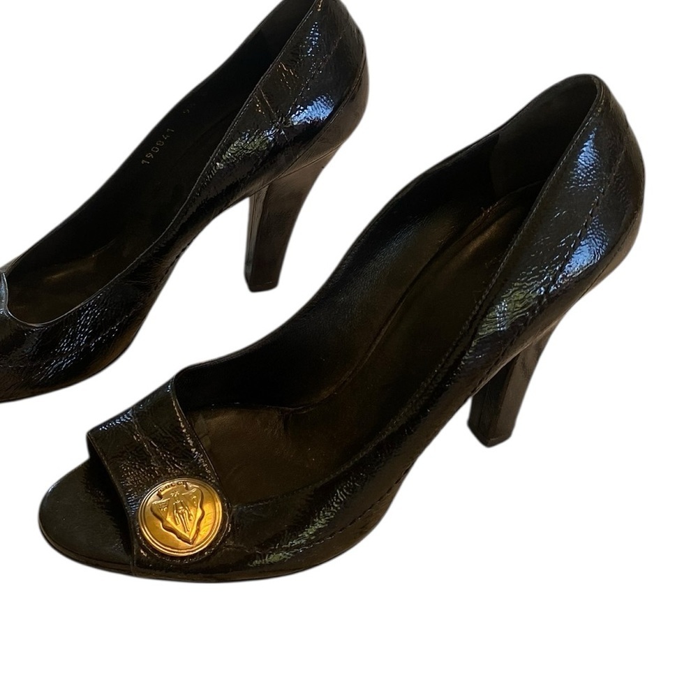 Gucci Black Heels with Gold Emblem - Picture 2 of 10